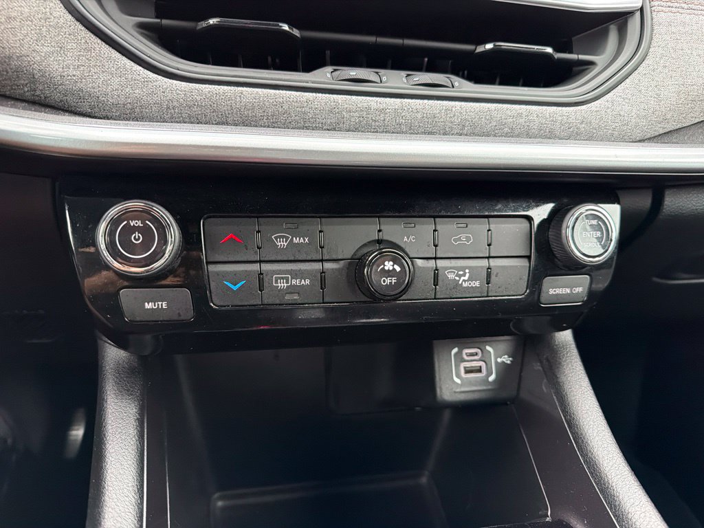 Certified 2024 Jeep Compass Latitude AWD/4WD image 12