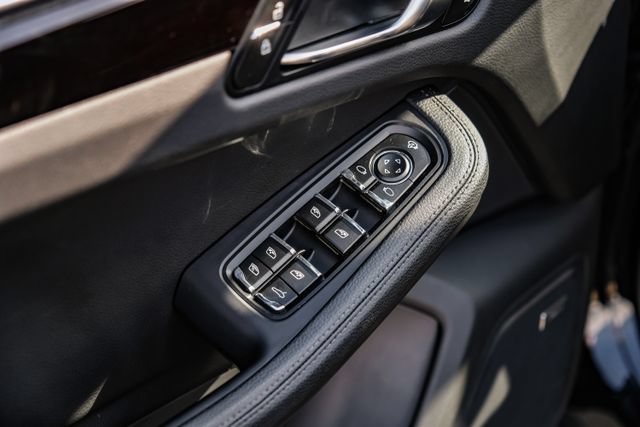 Used 2025 Porsche Macan AWD/4WD image 53