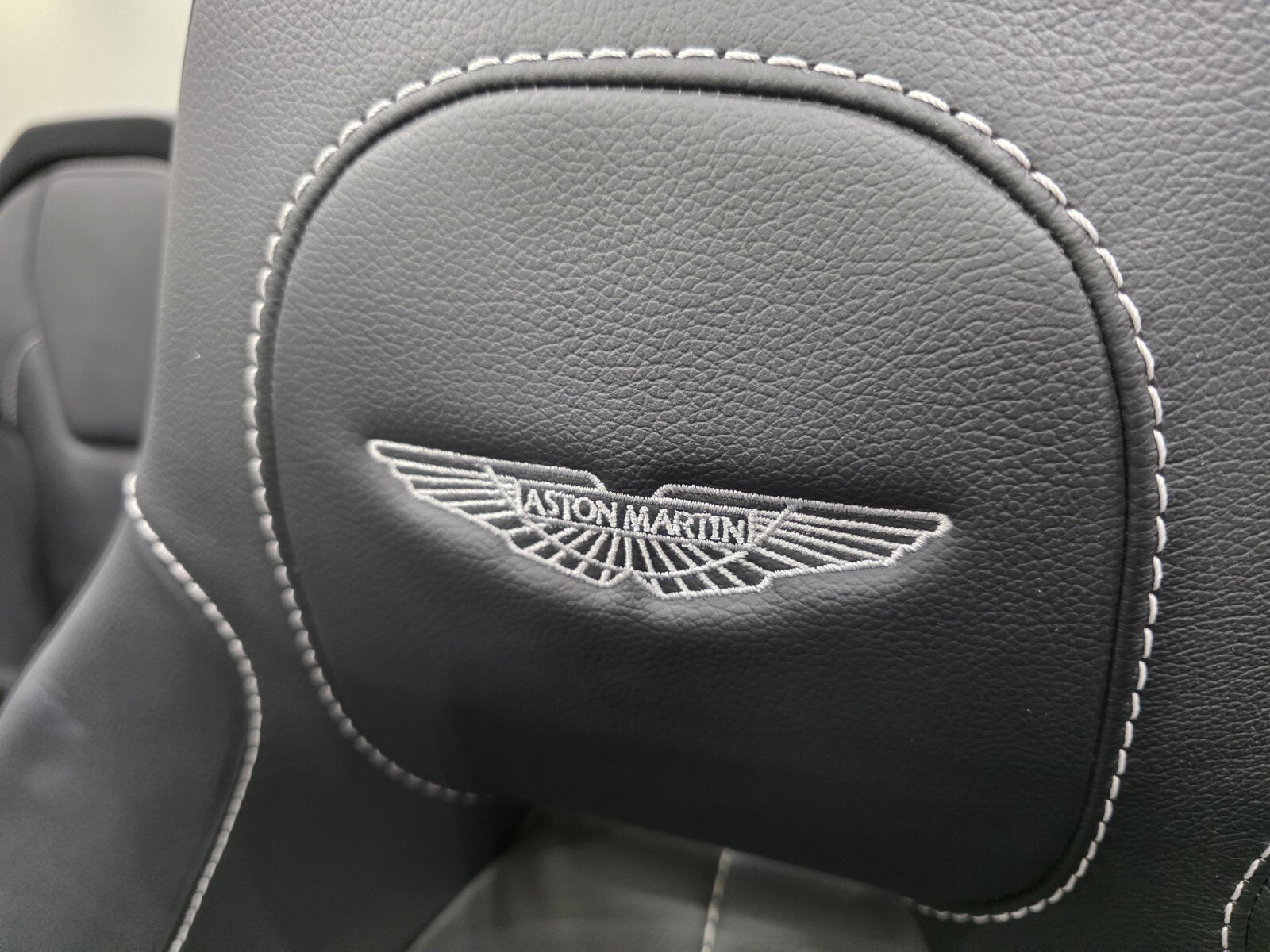 Used 2017 Aston Martin Vanquish Volante RWD image 5