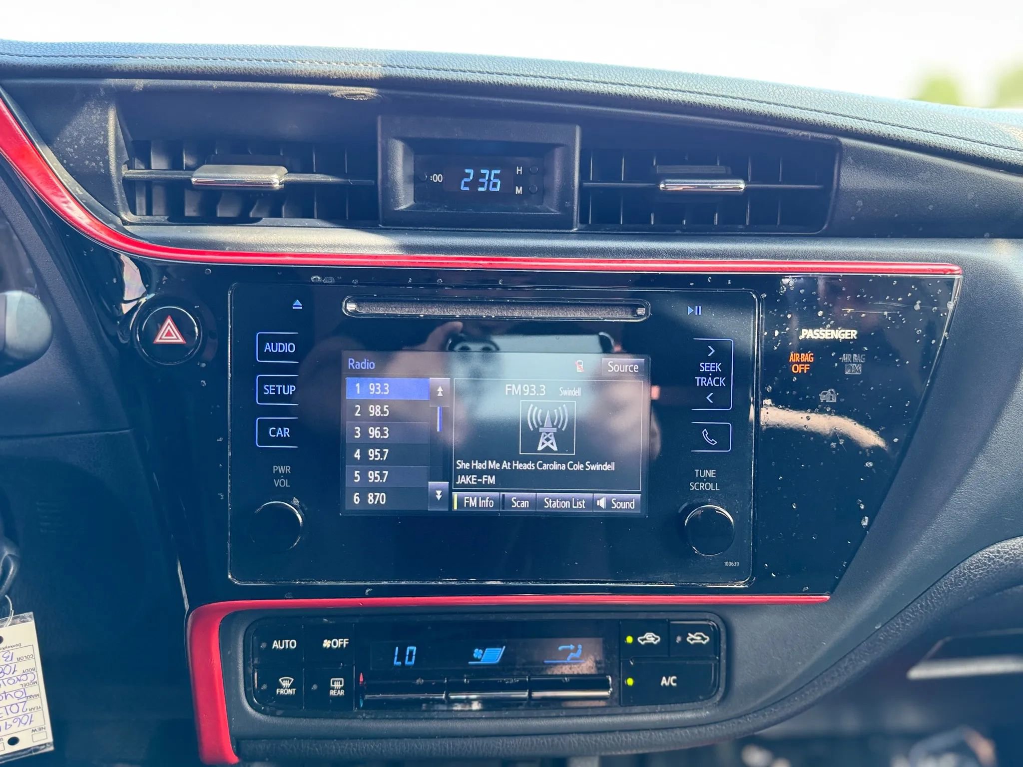 Used 2017 Toyota Corolla LE image 24