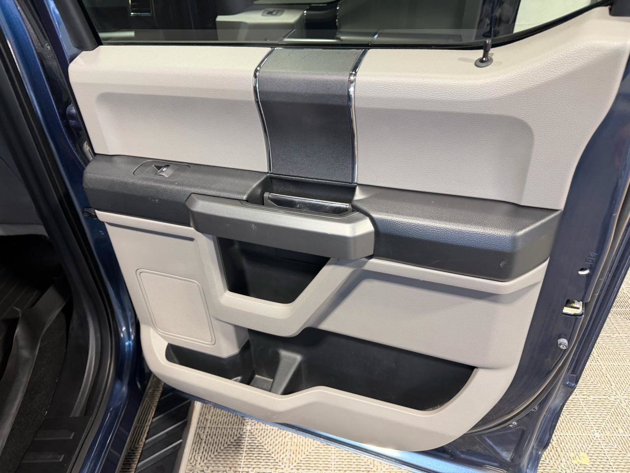 Used 2016 Ford F150 XLT AWD/4WD image 16