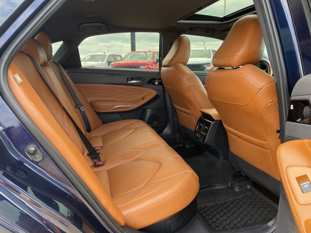 Used 2022 Toyota Avalon Limited image 27