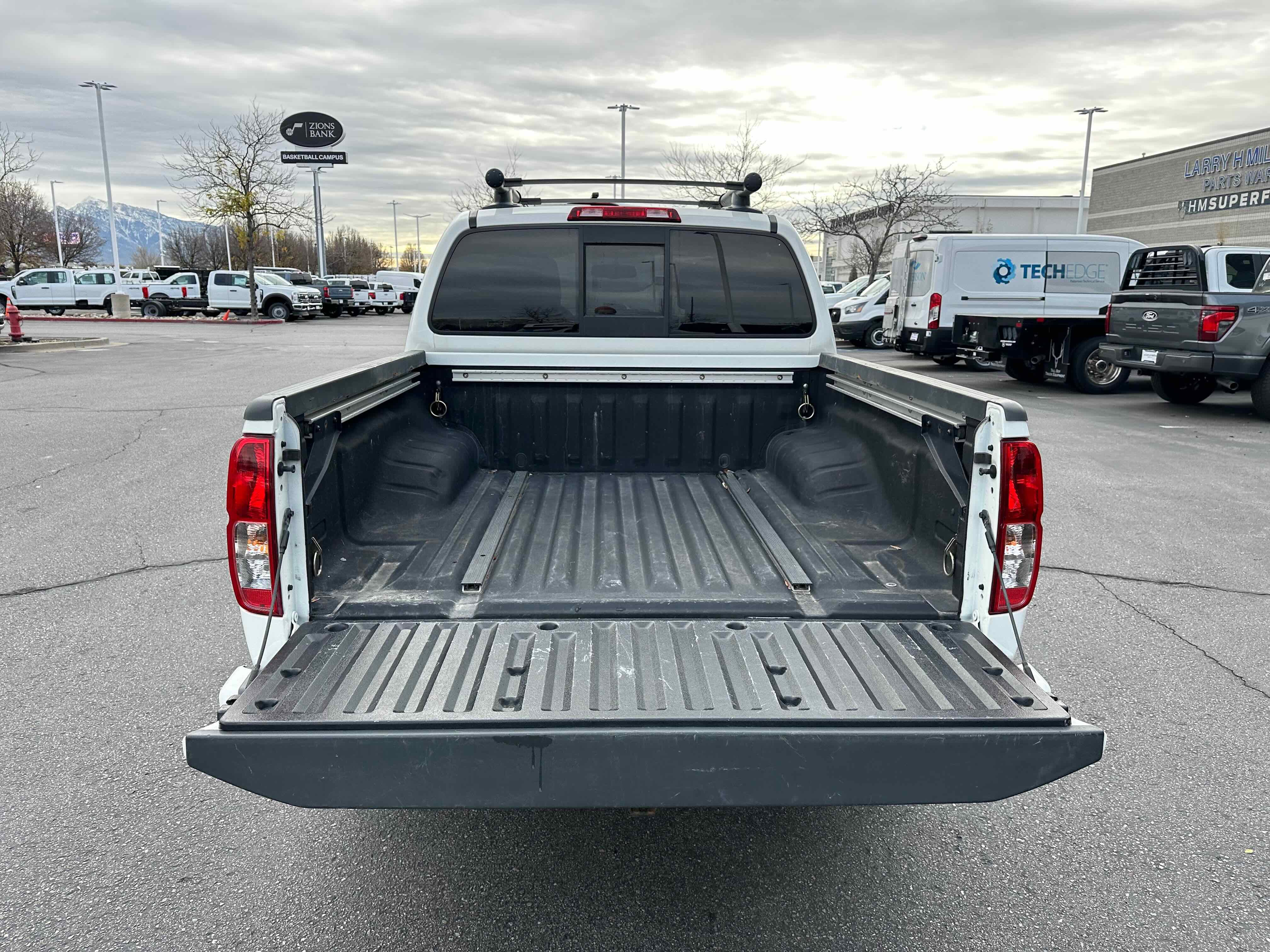Used 2020 Nissan Frontier PRO-4X w/ Pro-4x Utility Package image 16