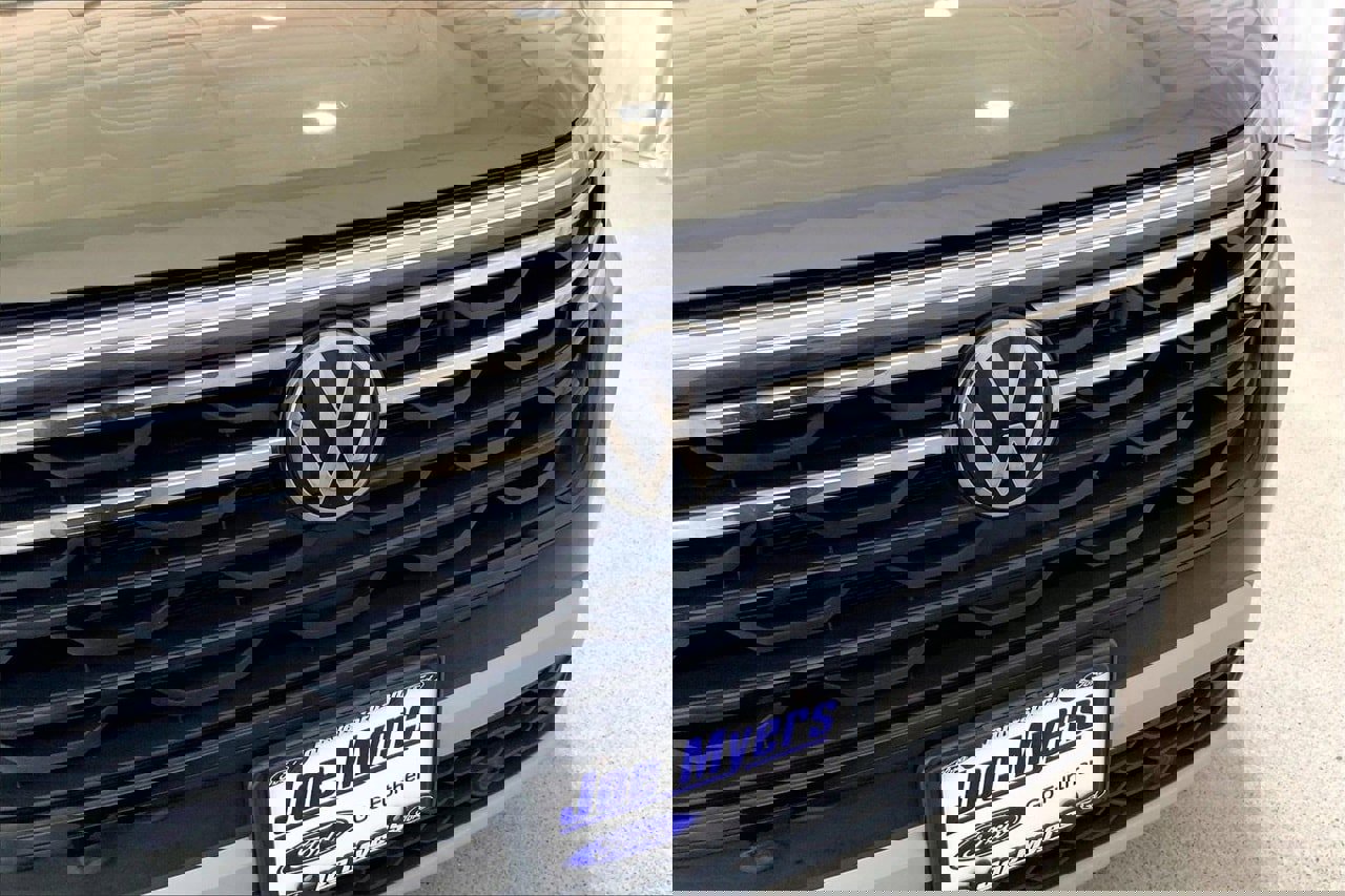 Used 2024 Volkswagen Atlas Peak Edition SE image 30