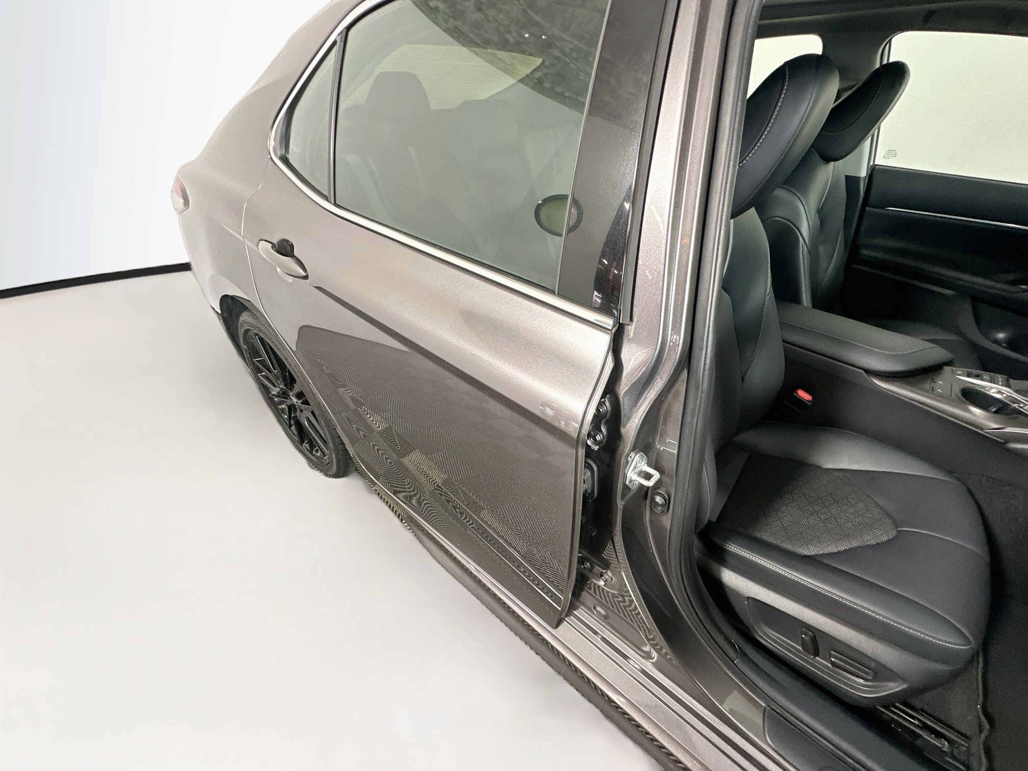 Used 2022 Toyota Camry XSE FWD image 28