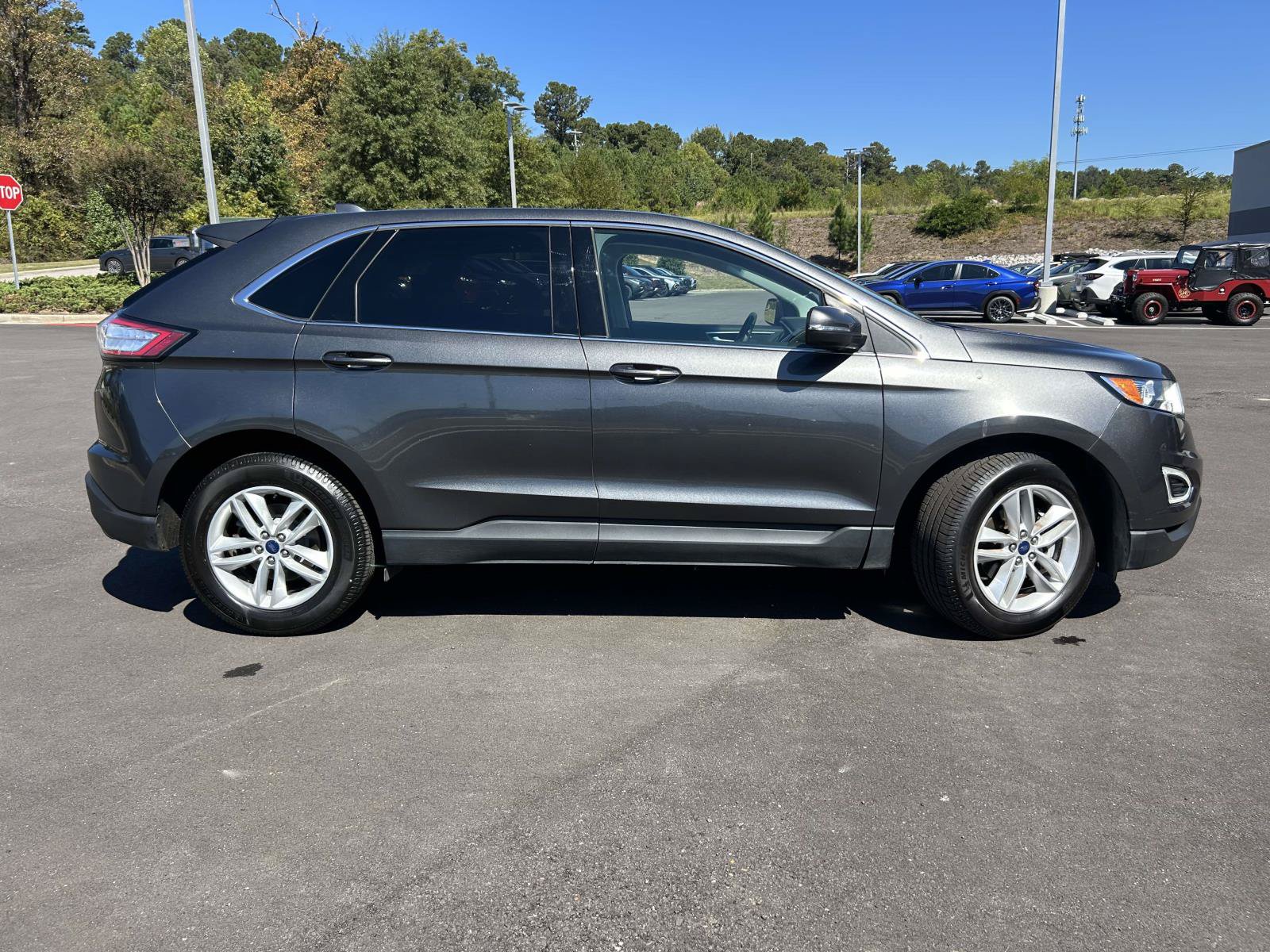 Used 2018 Ford Edge SEL FWD image 2