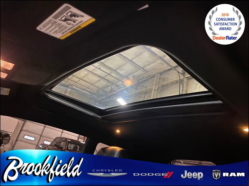 Used 2016 Dodge Challenger R/T Scat Pack w/ Leather Interior Group RWD image 32