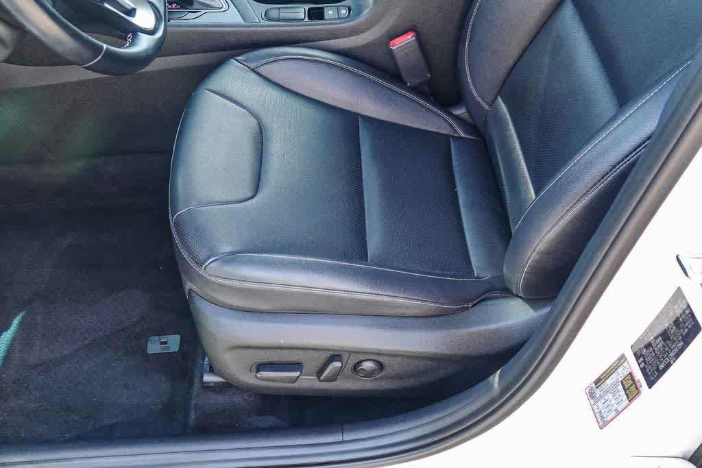 Certified 2022 Kia Niro Touring Special Edition FWD image 20