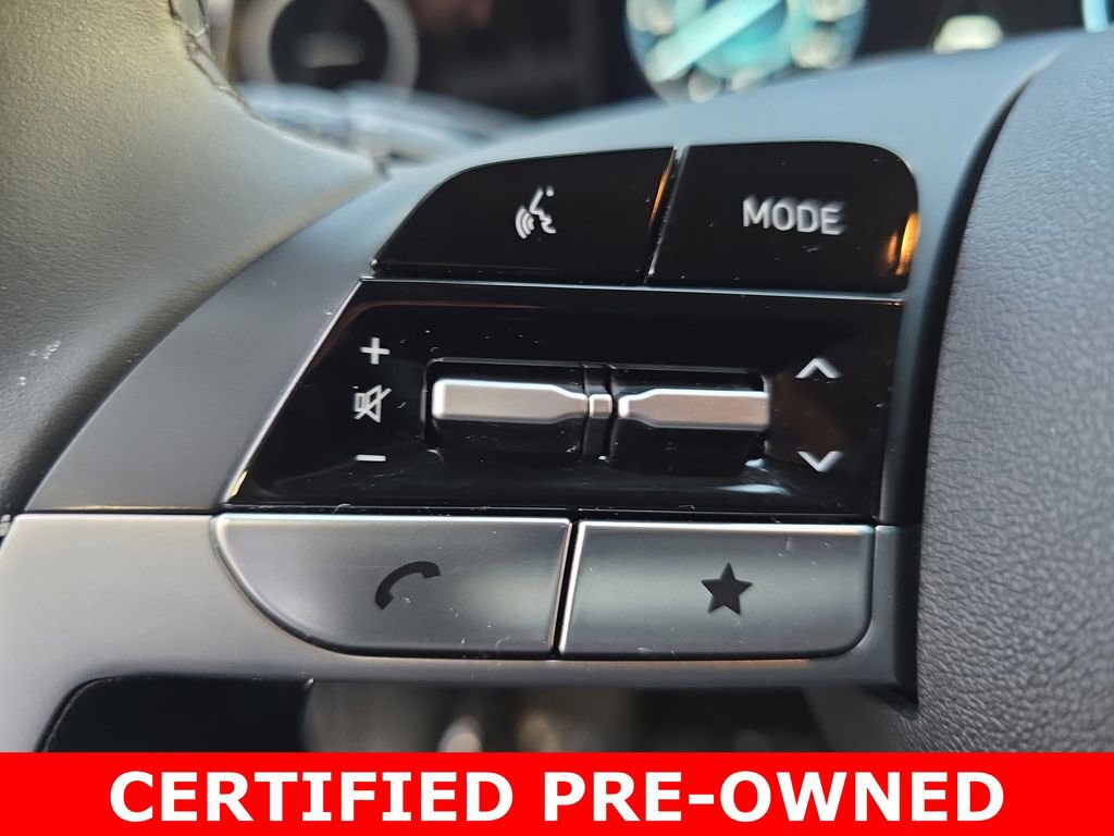 Certified 2025 Hyundai Elantra Limited image 17