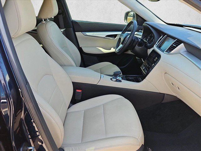 Used 2020 INFINITI QX50 Luxe w/ Navigation Package FWD image 16