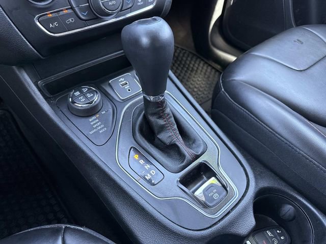 Used 2019 Jeep Cherokee Trailhawk w/ Comfort/Convenience Group image 27