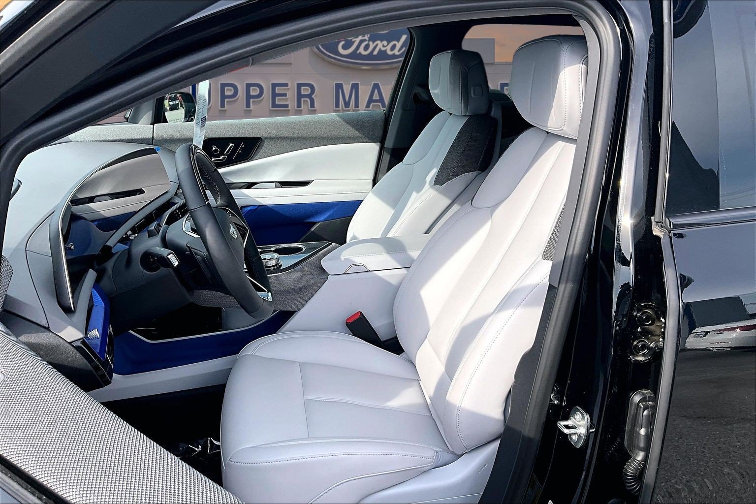 Used 2026 Cadillac Optiq Sport 1 w/ LPO, Floor Liner Package AWD/4WD image 25