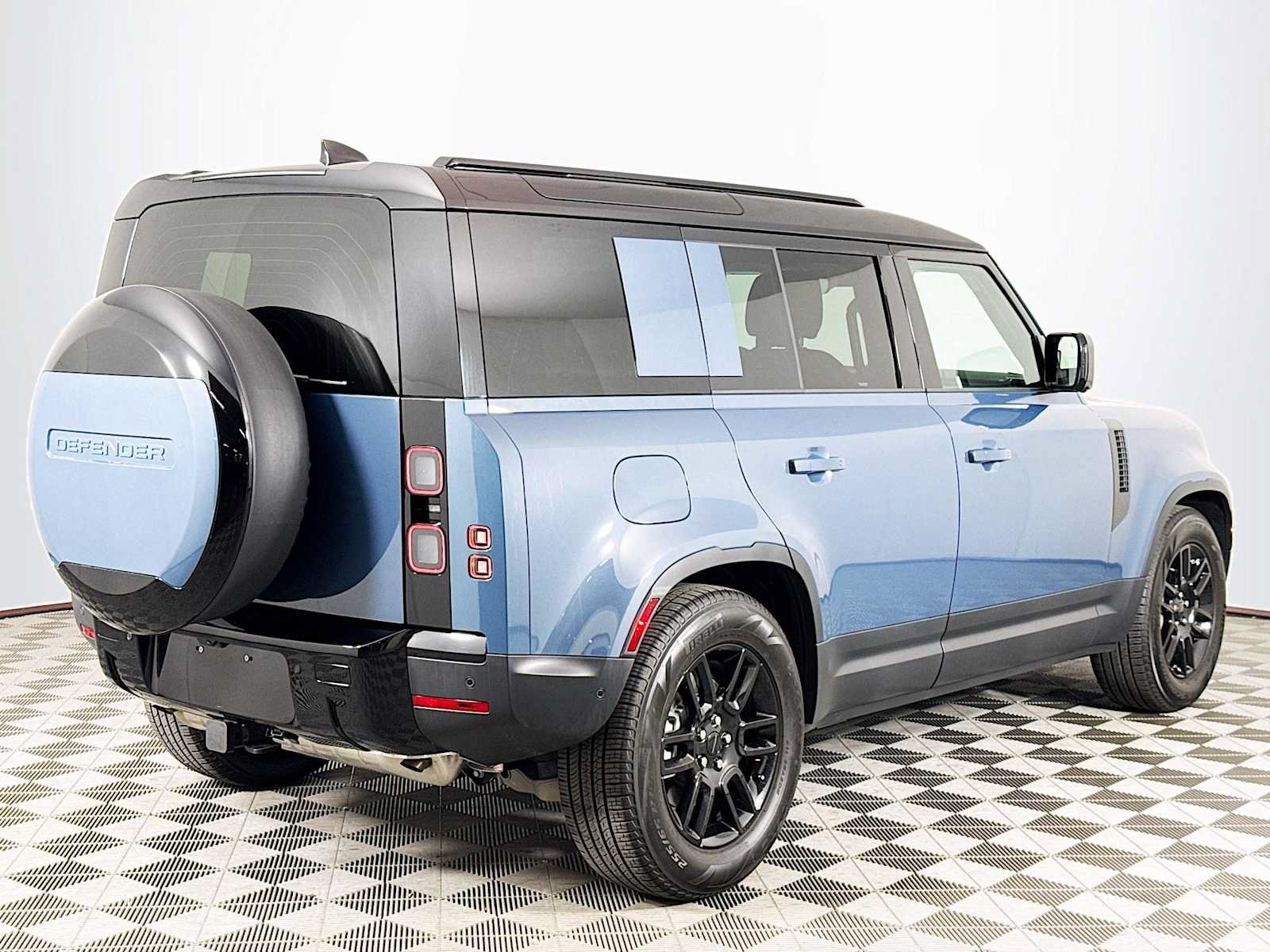 Used 2026 Land Rover Defender 110 S AWD/4WD image 5