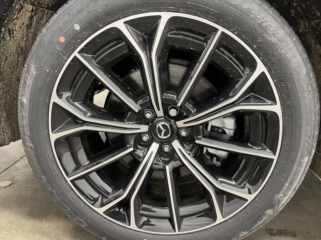 New 2025 MAZDA CX-70 Plug-In Hybrid w/ Premium Plus image 30