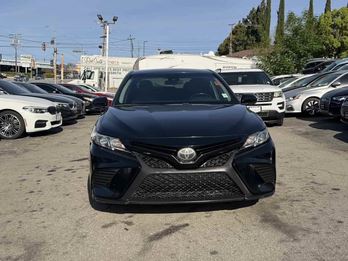 Used 2019 Toyota Camry SE FWD image 2
