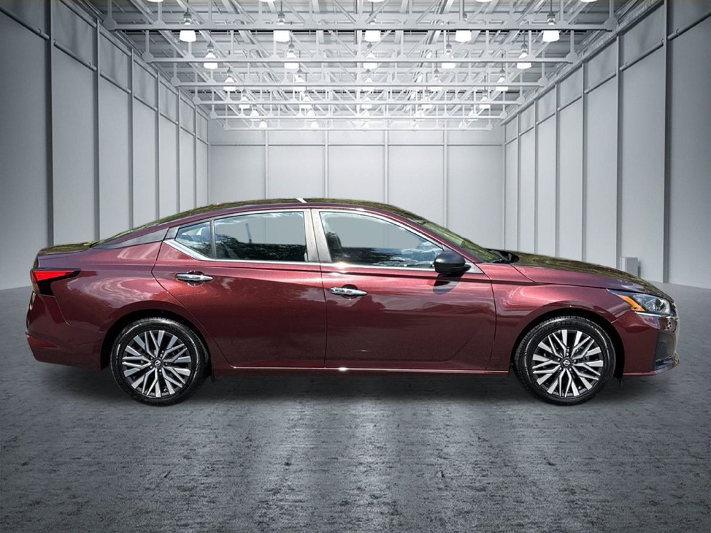 Certified 2025 Nissan Altima 2.5 SV FWD image 10