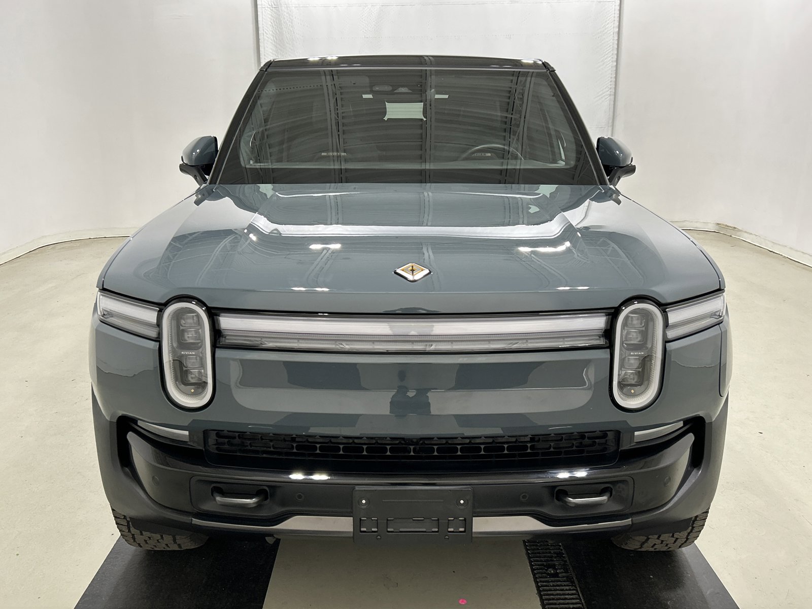 Used 2025 Rivian R1S Premium AWD/4WD image 8