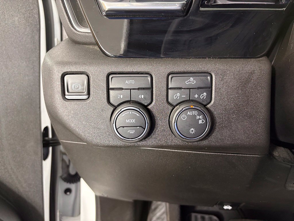 Used 2023 Chevrolet Silverado 1500 LT AWD/4WD image 22