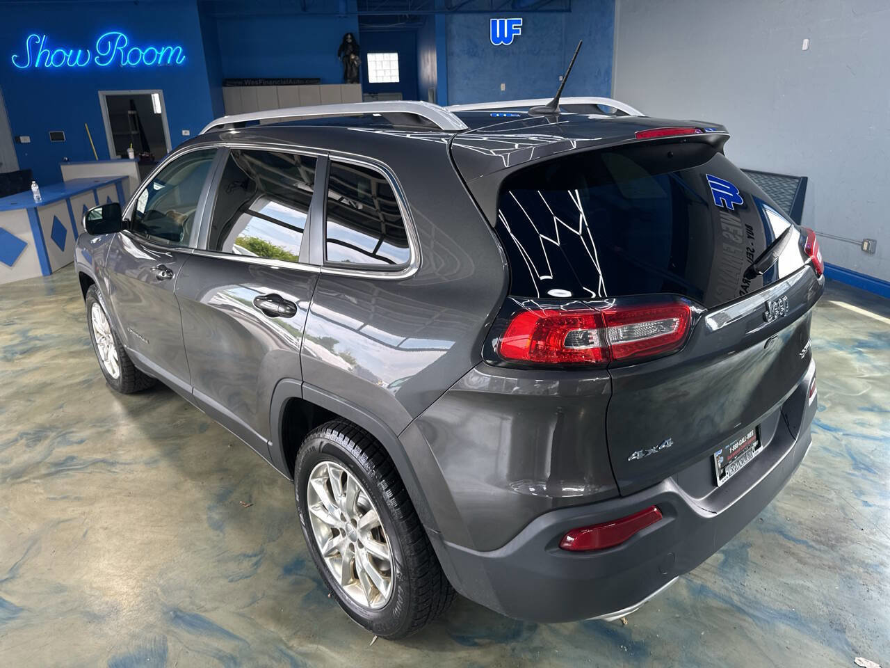 Used 2015 Jeep Cherokee Limited w/ Luxury Group image 14