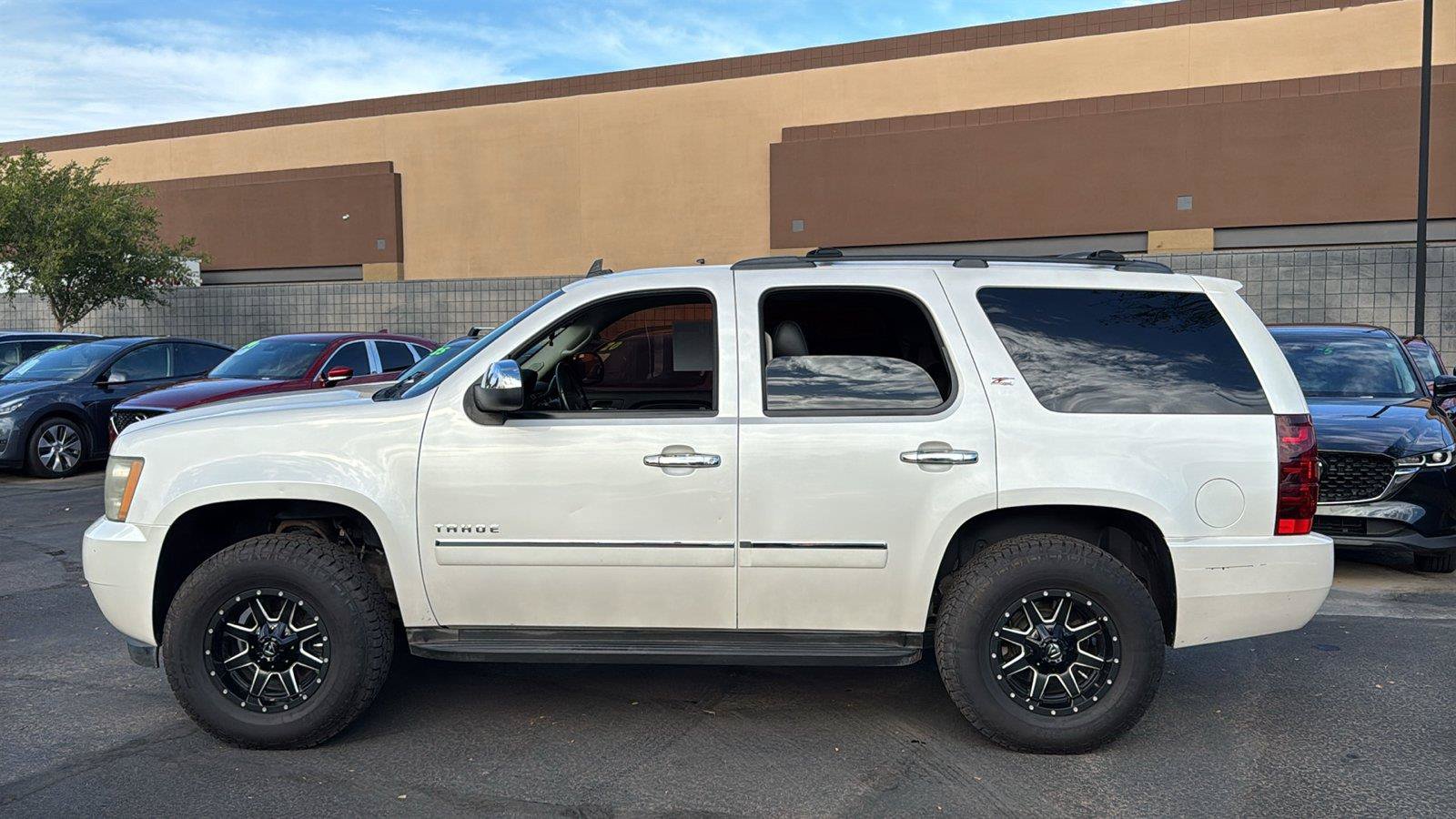 Used 2011 Chevrolet Tahoe LTZ RWD image 3
