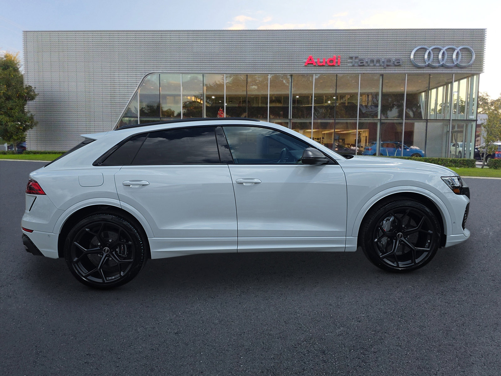 New 2025 Audi RS Q8 performance image 3