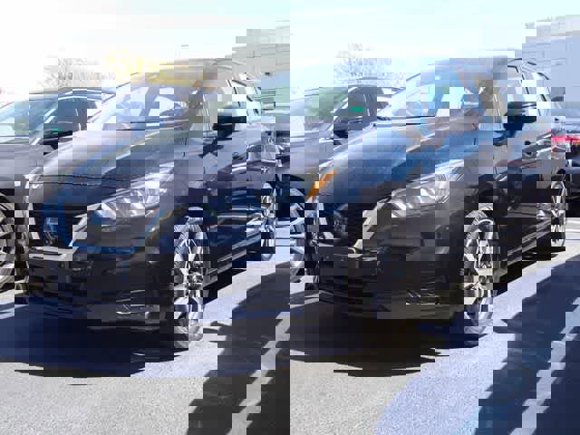 Used 2021 Nissan Versa SV image 1