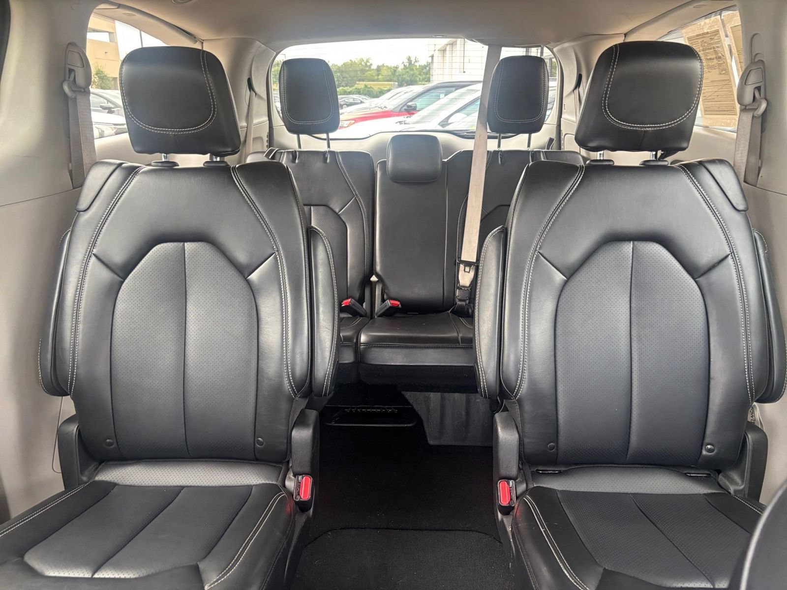 Used 2024 Chrysler Pacifica Touring-L FWD image 40