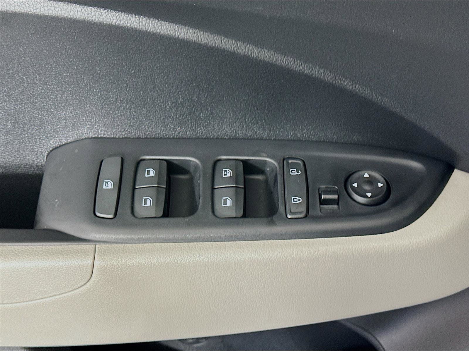 New 2025 Hyundai Venue SEL image 19