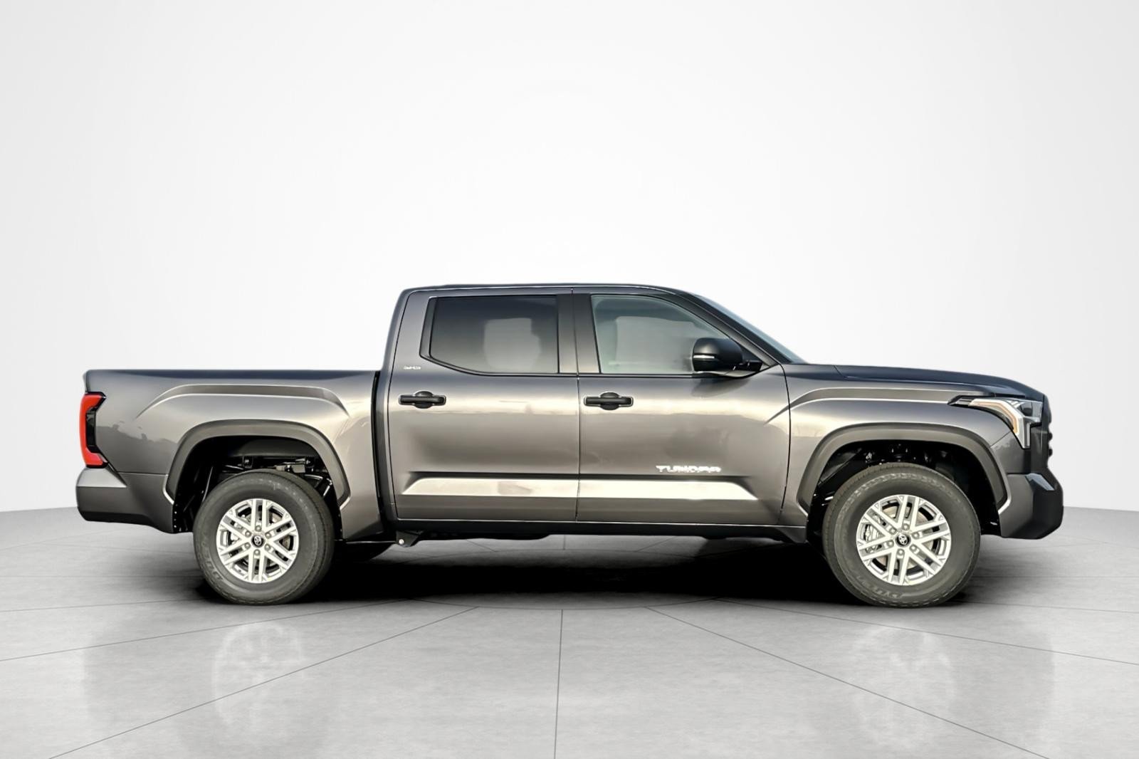 New 2025 Toyota Tundra SR5 w/ SR5 Convenience Package AWD/4WD image 6
