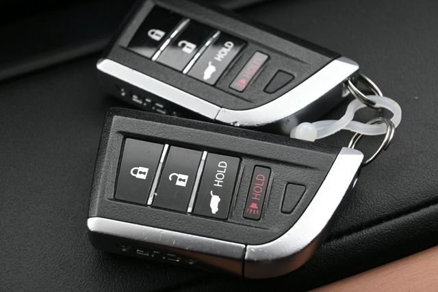 Used 2024 Acura MDX SH-AWD w/ Technology Package image 13