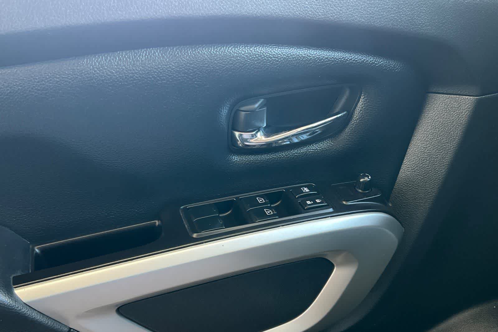 Used 2019 Nissan Titan SV RWD image 13