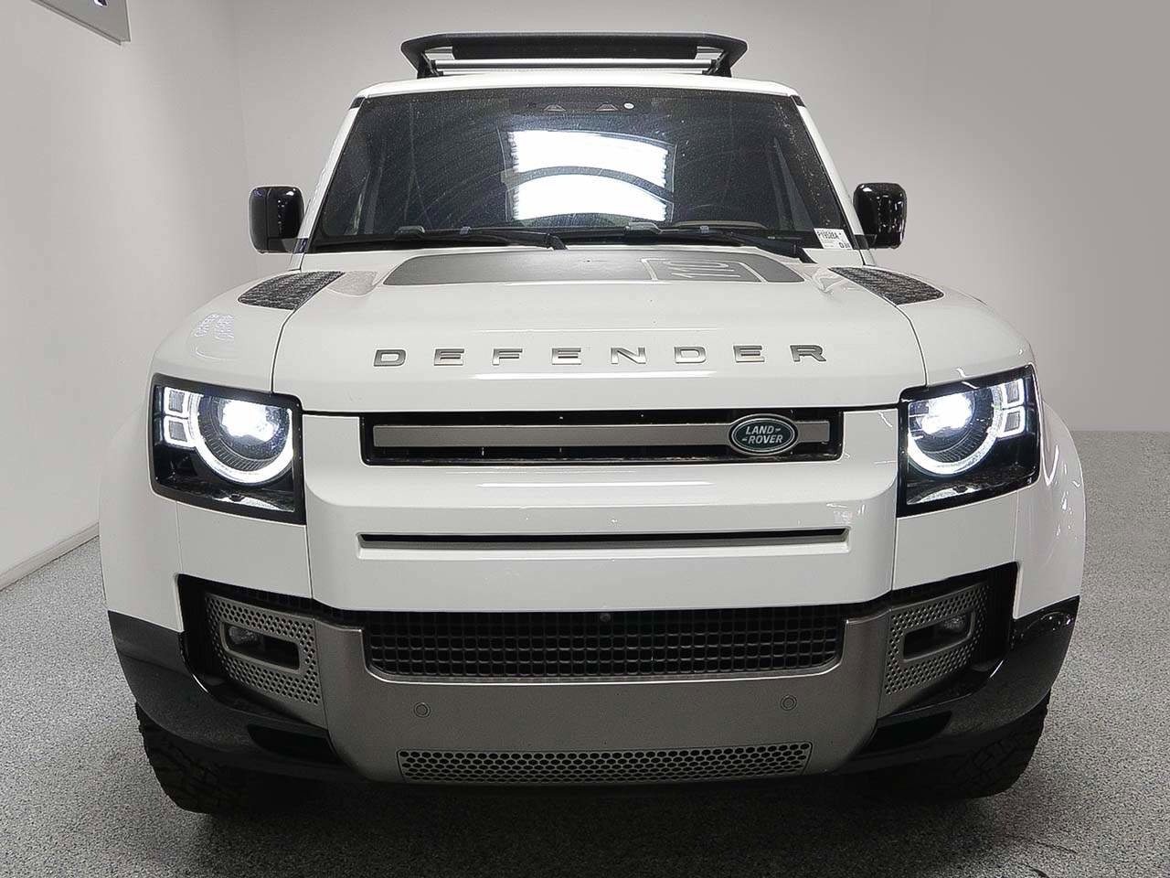 Used 2021 Land Rover Defender 110 X-Dynamic HSE AWD/4WD image 2