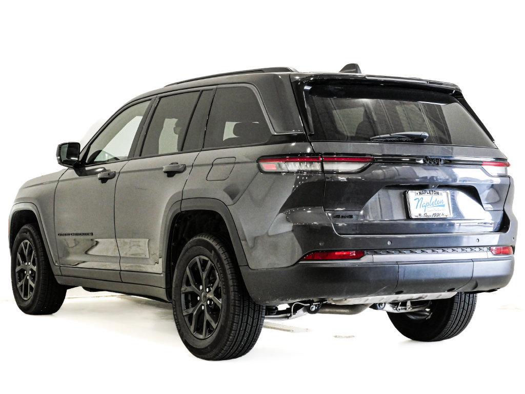 Used 2026 Jeep Grand Cherokee Altitude AWD/4WD image 9