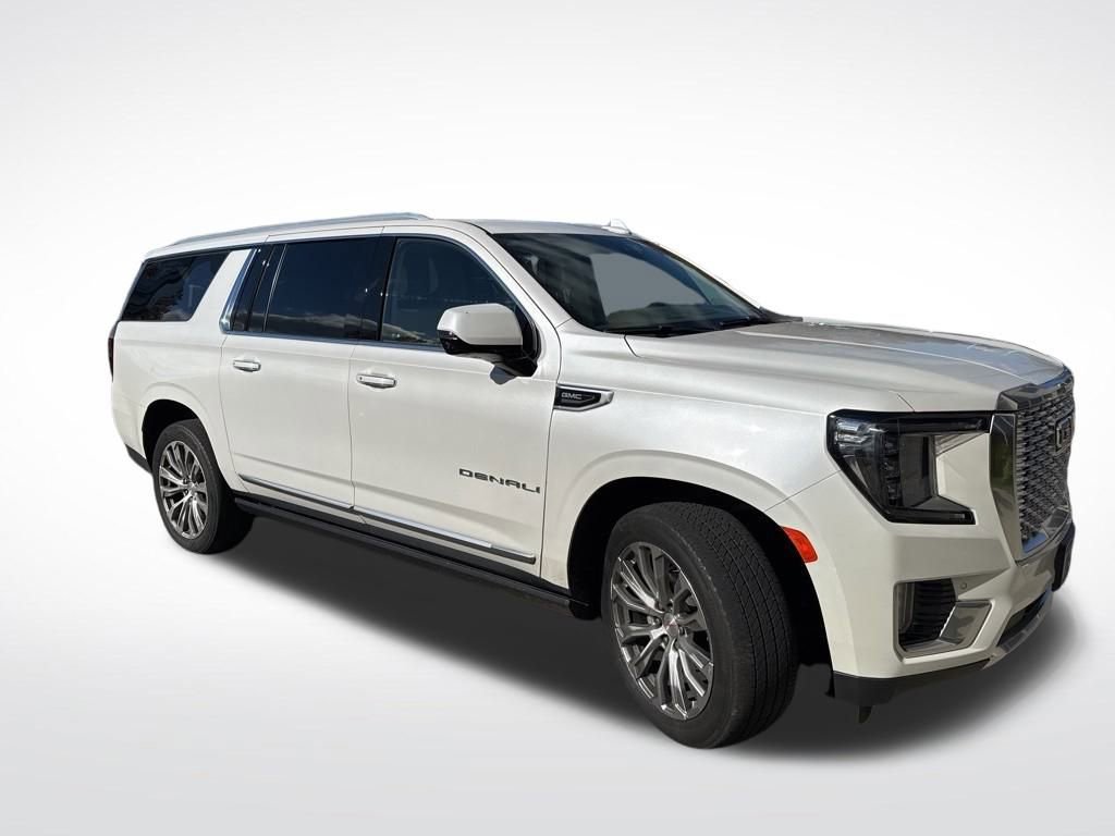 Used 2022 GMC Yukon XL Denali image 2
