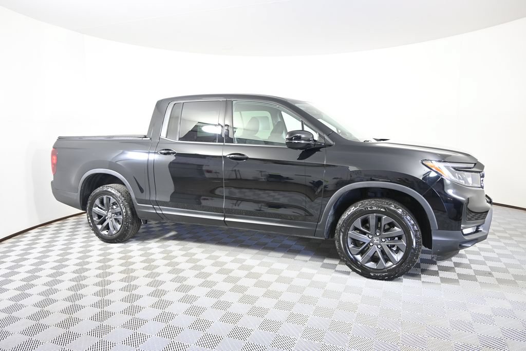 Used 2025 Honda Ridgeline Sport image 9