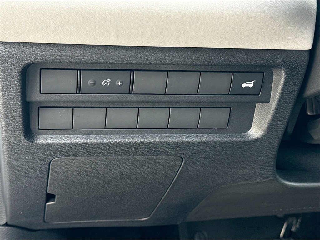 New 2025 Mitsubishi Outlander SE image 10