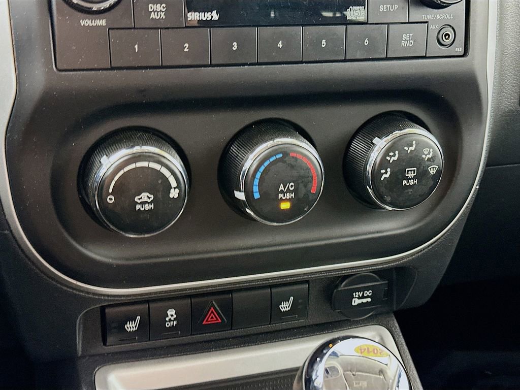 Used 2014 Jeep Compass Latitude FWD image 17