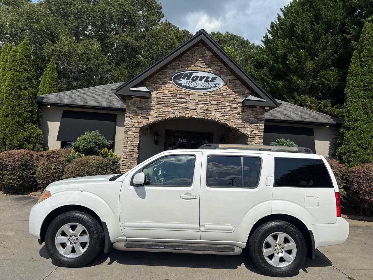 Used 2012 Nissan Pathfinder SV