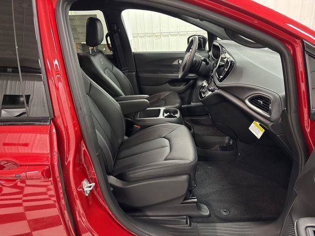 New 2026 Chrysler Pacifica Select w/ S Appearance Package AWD/4WD image 40
