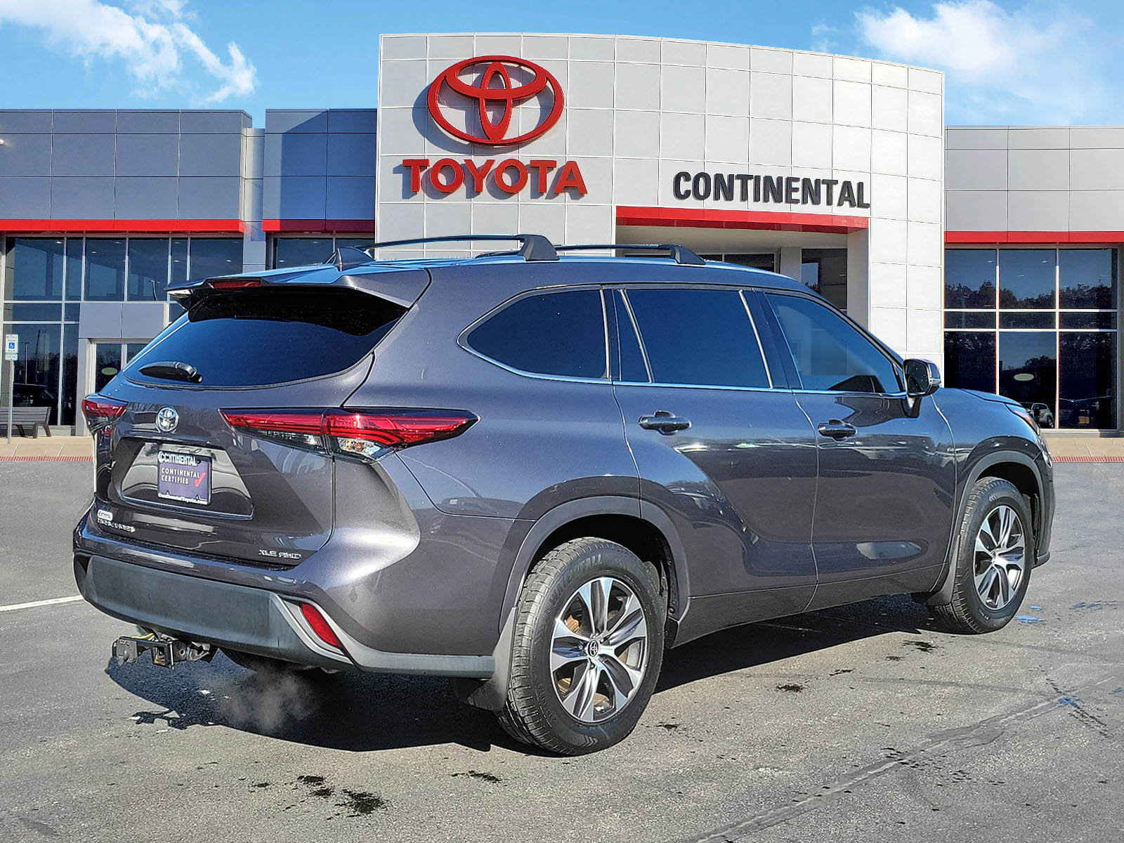 Used 2021 Toyota Highlander XLE image 5