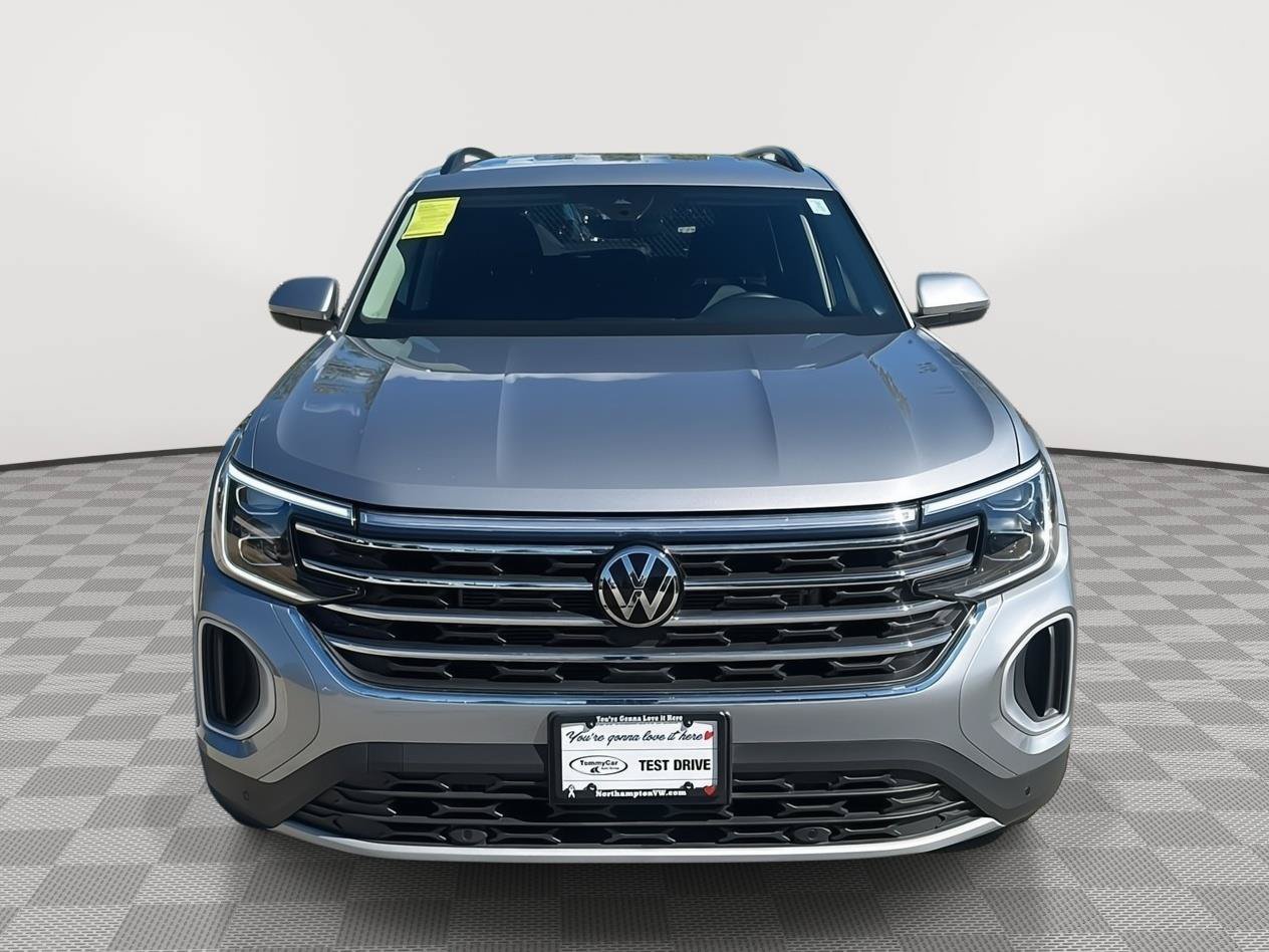 Used 2025 Volkswagen Atlas SE AWD/4WD image 2