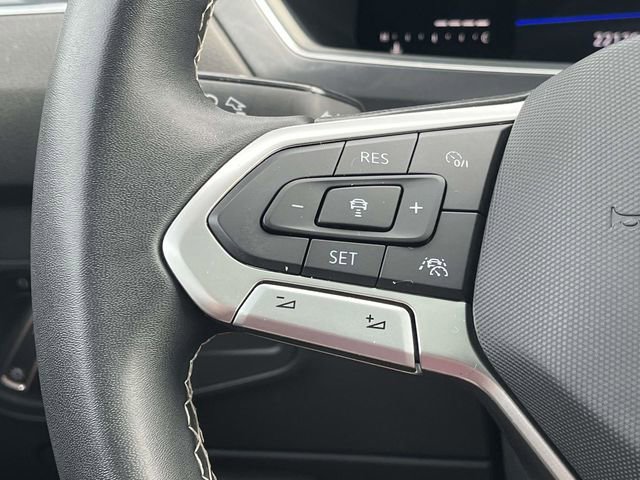 Used 2023 Volkswagen Tiguan SE w/ Panoramic Sunroof Package FWD image 28