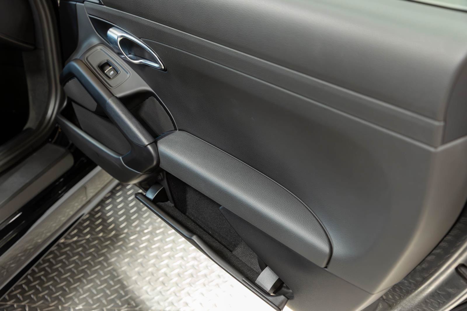 Used 2018 Porsche 718 Cayman RWD image 56
