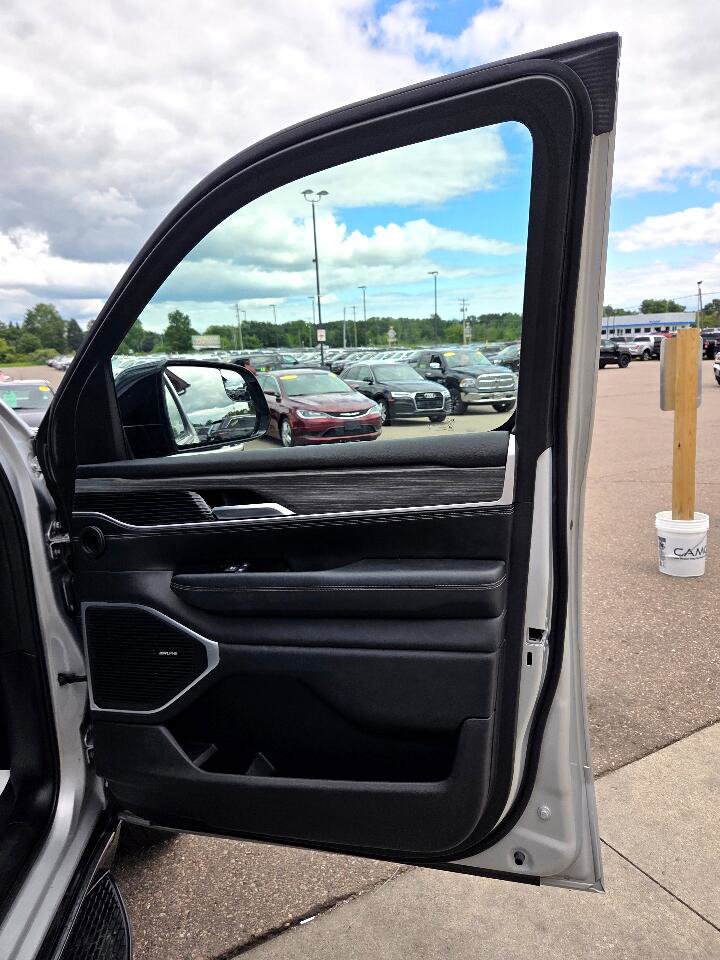 Used 2024 Jeep Wagoneer Series II w/ Flexible Seating Group image 16