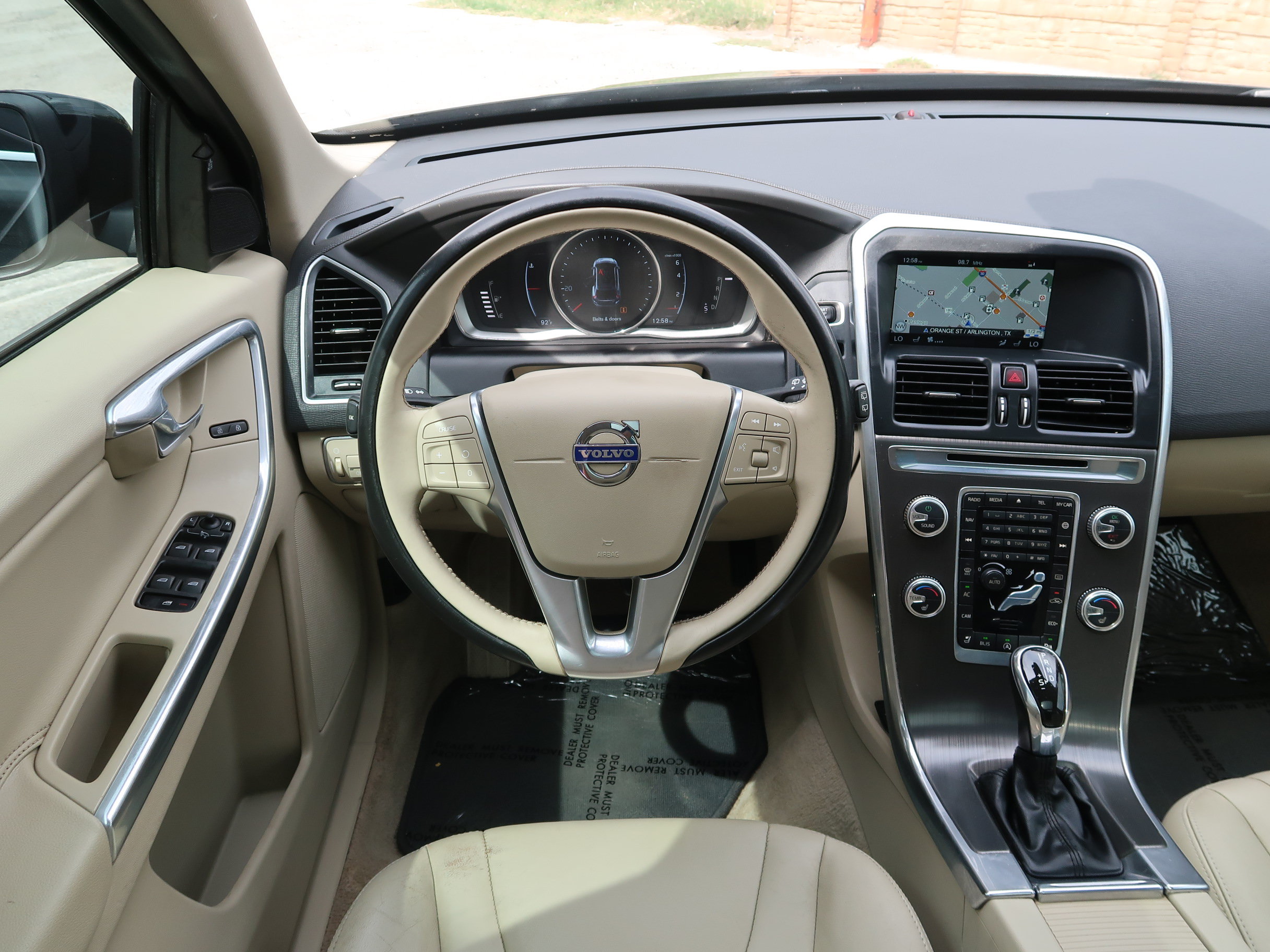 Used 2015 Volvo XC60 T5 Premier w/ Proximity Package FWD image 12