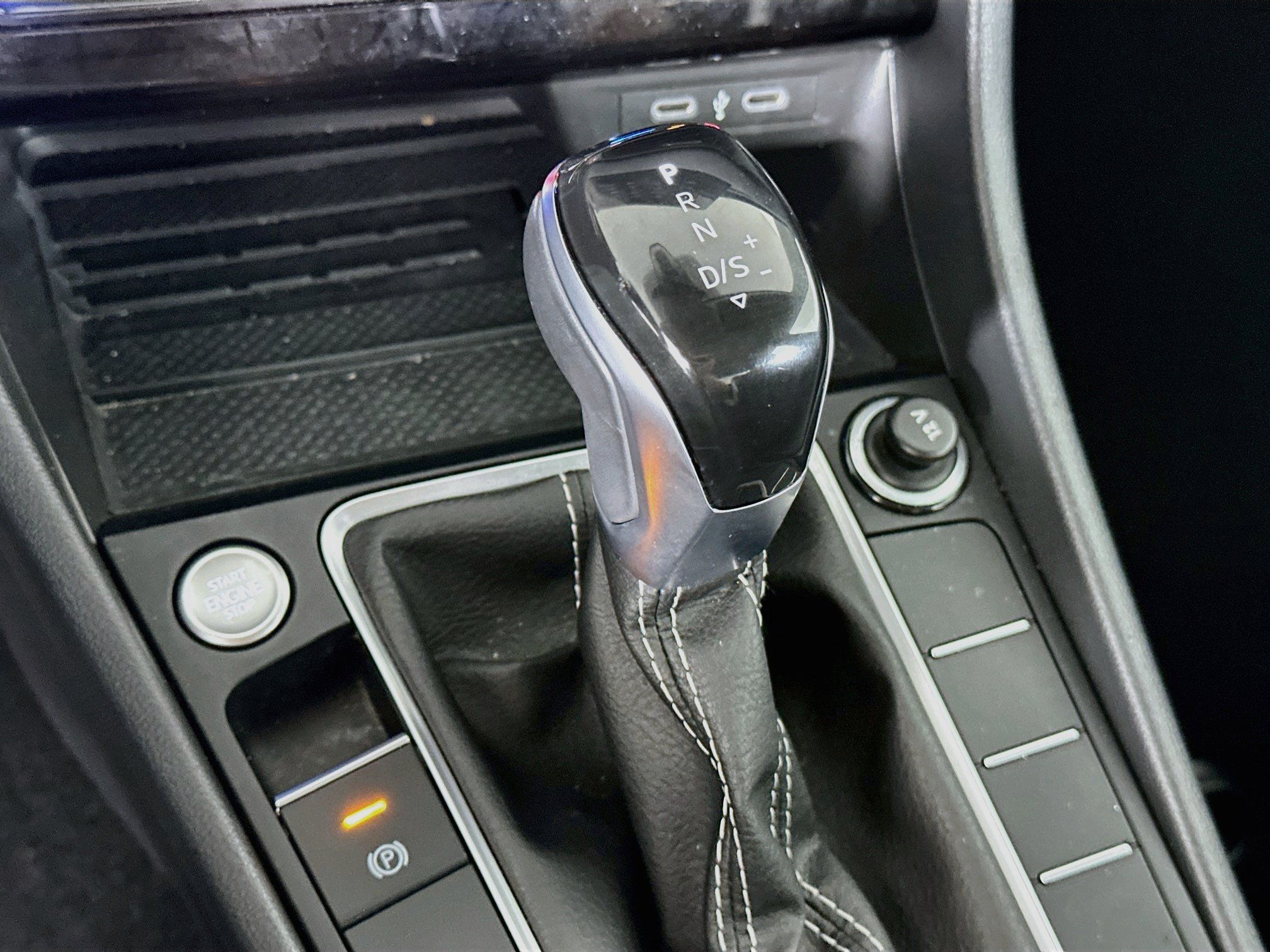 Used 2025 Volkswagen Jetta SE FWD image 24