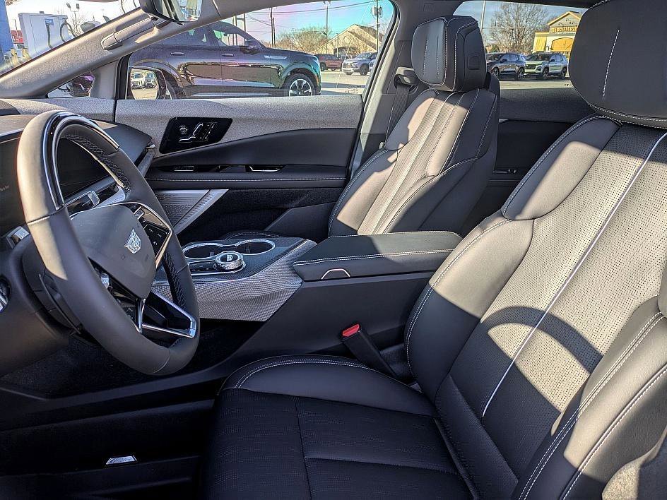 New 2026 Cadillac Optiq Luxury 2 image 10