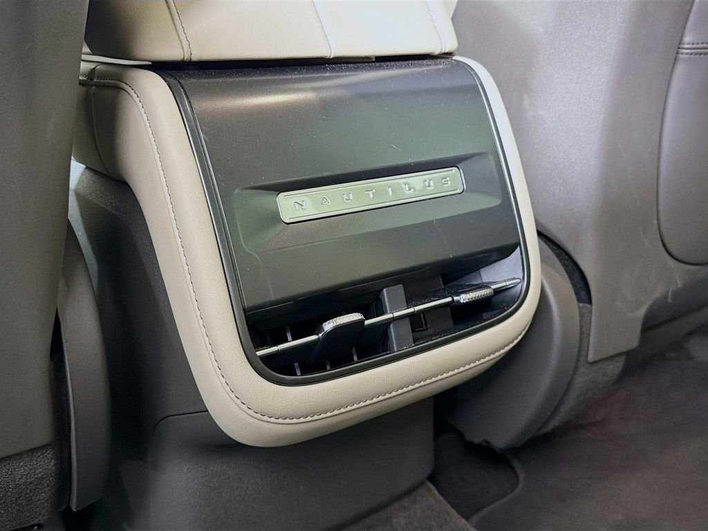 Used 2024 Lincoln Nautilus Premier image 27