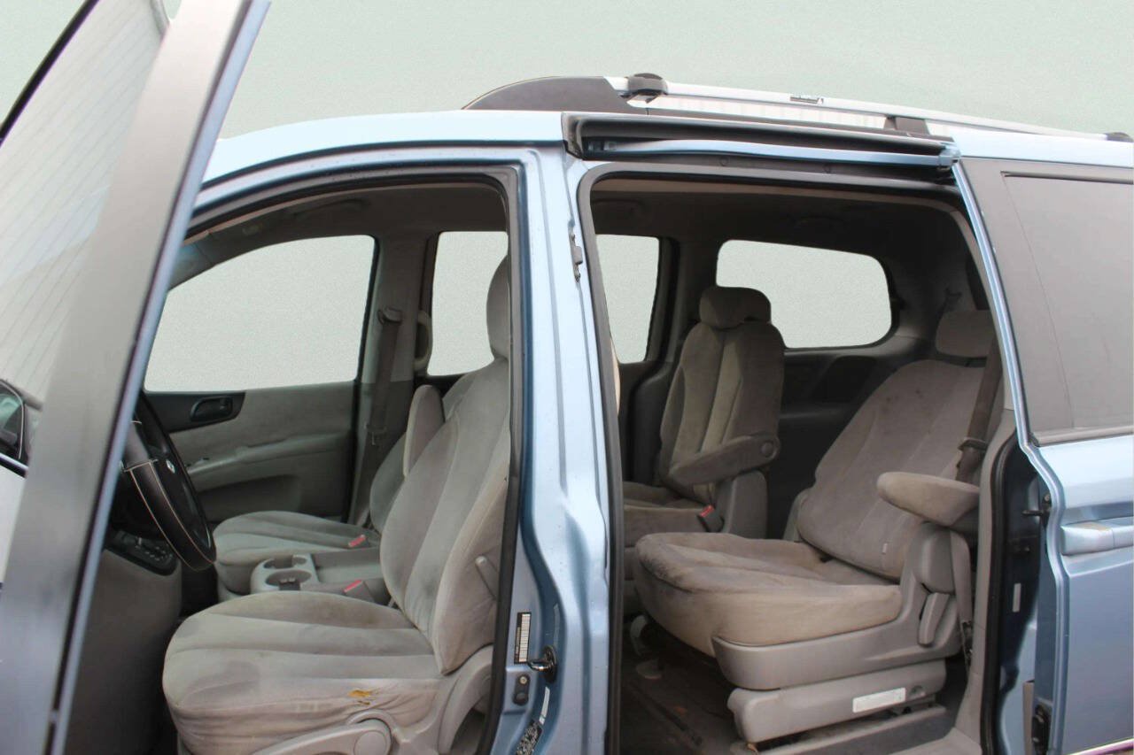 Used 2008 Hyundai Entourage GLS FWD image 7