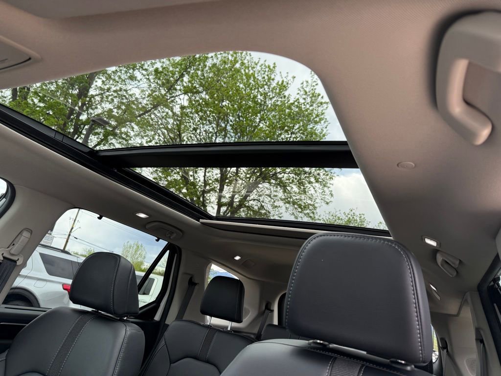 Certified 2025 Honda Pilot Touring image 30